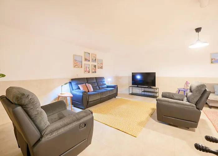 & Cascais Luxury Villa, By Timecooler Villa *